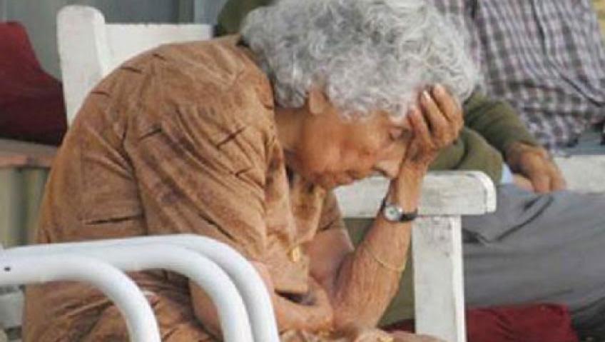 Cada vez más ancianos son ingresados por sus familiares a los asilos.
