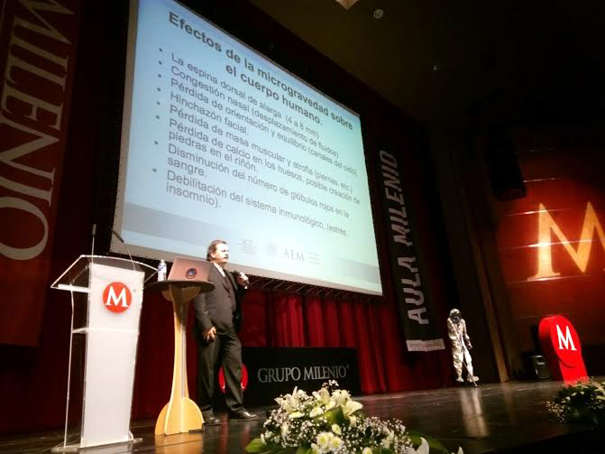 Mario M. Arreola Santander ofreció la conferencia "Tengo un traje espacial, puedo viajar".