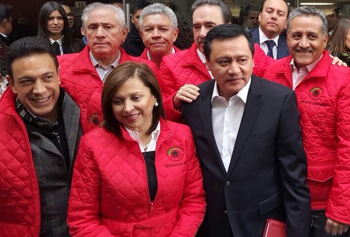 El secretario de Gobernación, Miguel Ángel Osorio Chong, participó en la reunión plenaria de los senadores del PRI y PVEM.