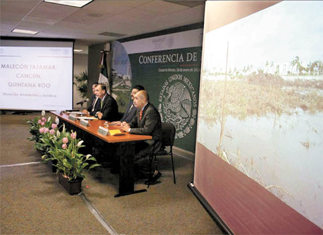 Funcionarios de la Semarnat ofrecieron una conferencia de prensa. 