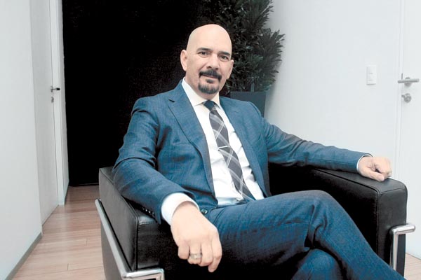 Roberto Cantoral Zucchi. 