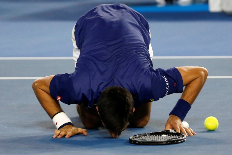 Djokovic besa el suelo donde se consagró campeón 