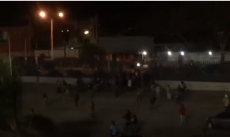Momento de las detonaciones a las afueras del estadio Alfonso Lastras 