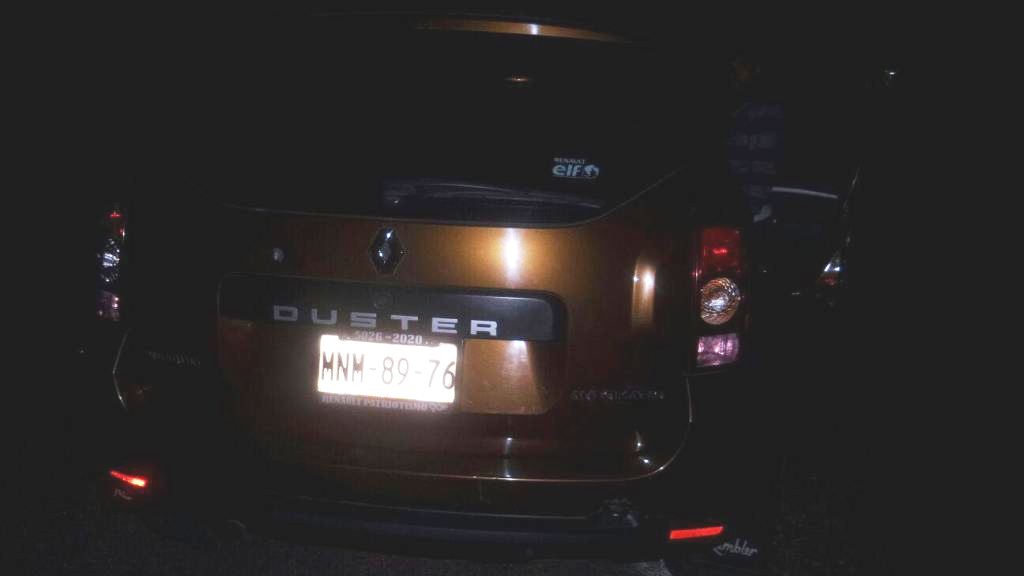 La pareja de turistas que celebraría su luna de miel en Zihuatanejo fue atacada por un comando cuando circulaba en su camioneta cerca de El Cundancito