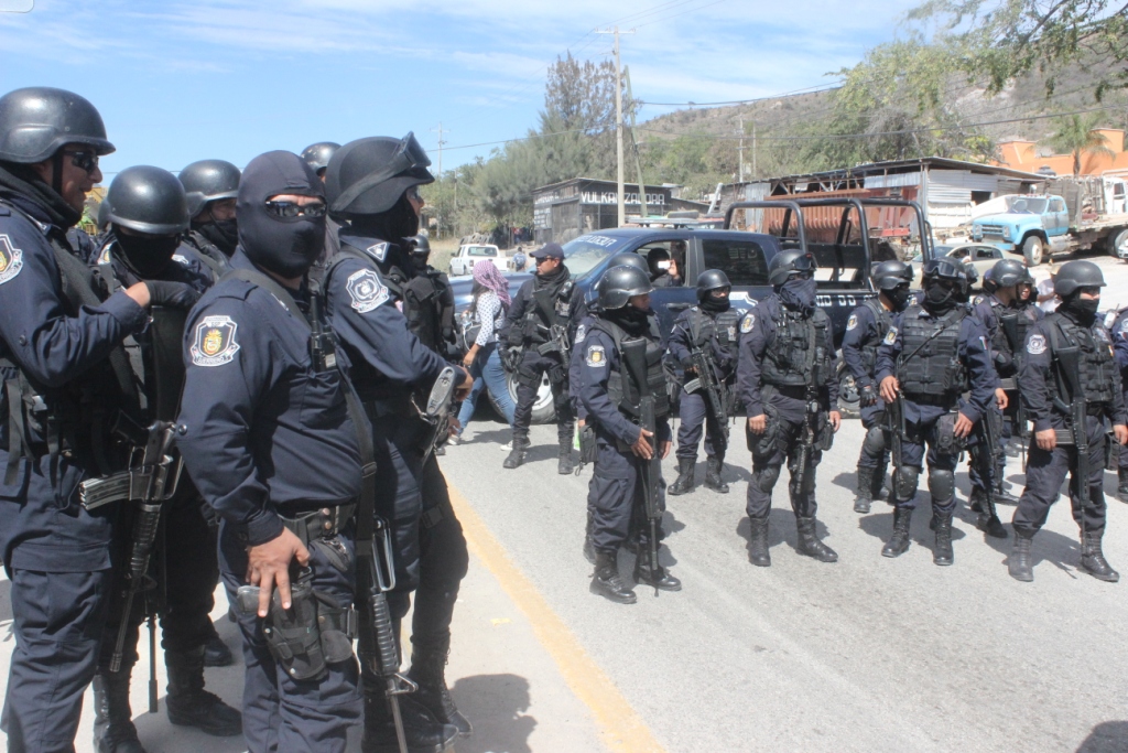 La Policía del estado impidió que los comunitarios pudieran completar su recorrido.