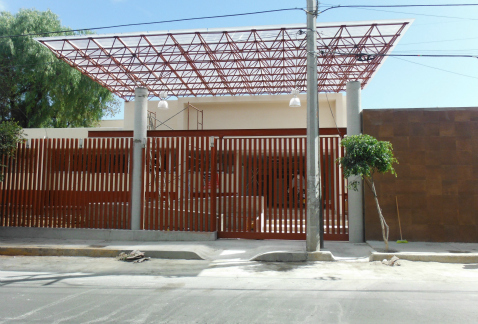 El Centro de Salud Ejido Los Reyes,en Iztapalapa, fue rehabilitado y ampliado por personal de la Secretaría de Obras y Servicios de la Ciudad de Méxic