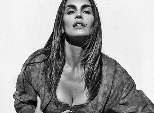 Cindy Crwaford en la campaña de Balmain. 