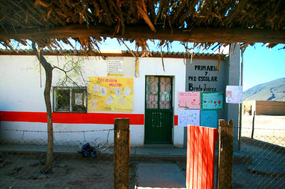 De corte social mantiene el objetivo de equipar la escuela que sirve como preescolar y primaria y que se ubica en la comunidad Paso de las Trocas.