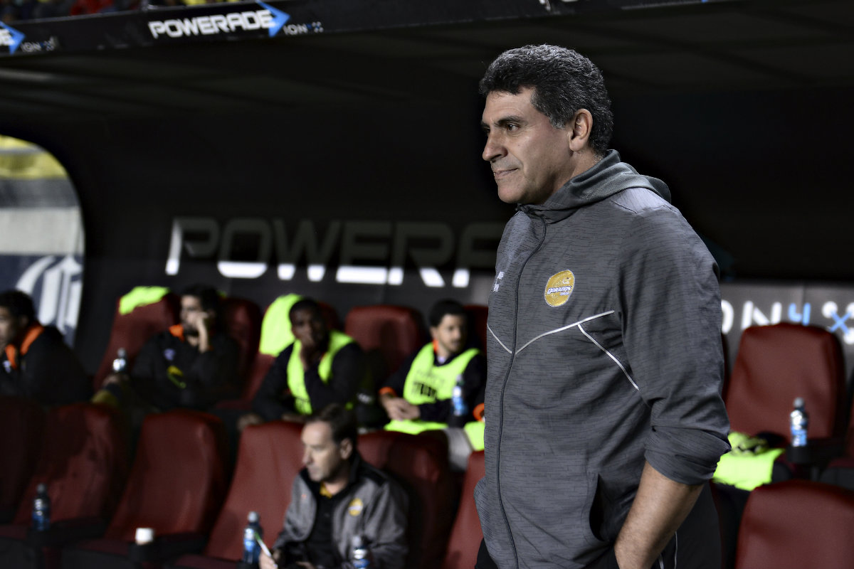 Luis Fernando Suárez en el banquillo de Dorados 