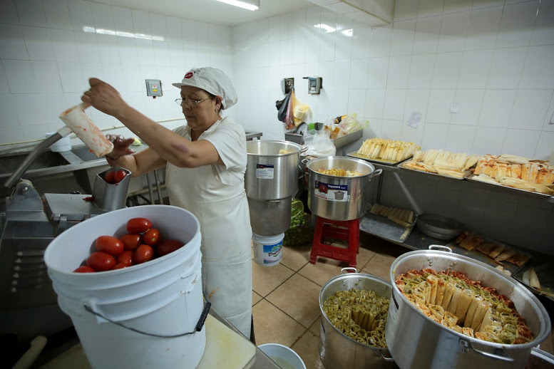 Antes de degustarlos, el proceso detrás de los tamales