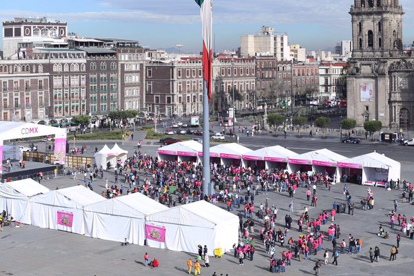 Capitalinos disfrutaron de tamales de diferentes sabores y estilos que, con motivo del Día de la Candelaria, repartieron dependencias del Gobierno de 