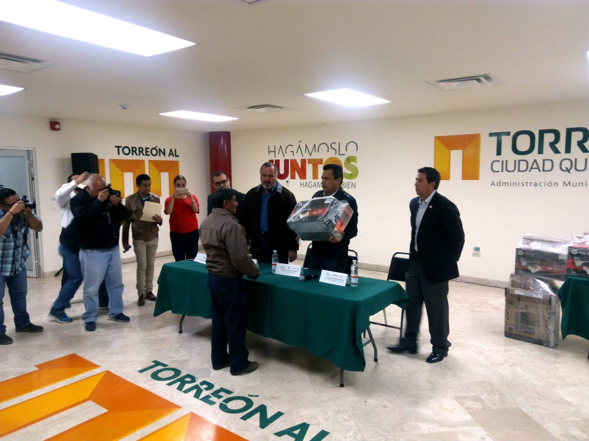 La Dirección de Desarrollo Económico de Torreón benefició a 73 microempresarios.