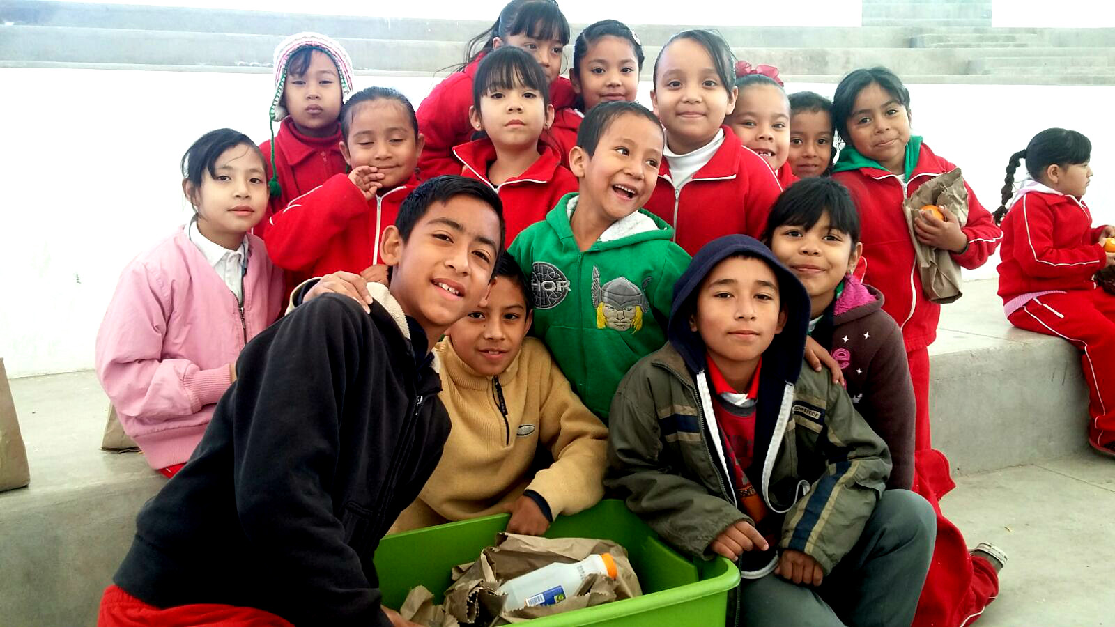 Se entregaron los reconocimientos a los niños ganadores del concurso de dibujo, historieta y cuento de la asociación civil "Aprender a Volar".