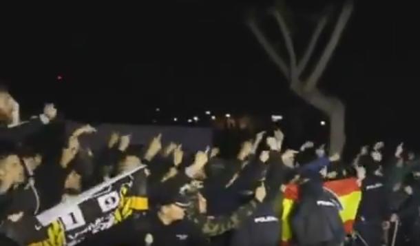 Aficionados del Valencia se mostraron molestos con sus jugadores 