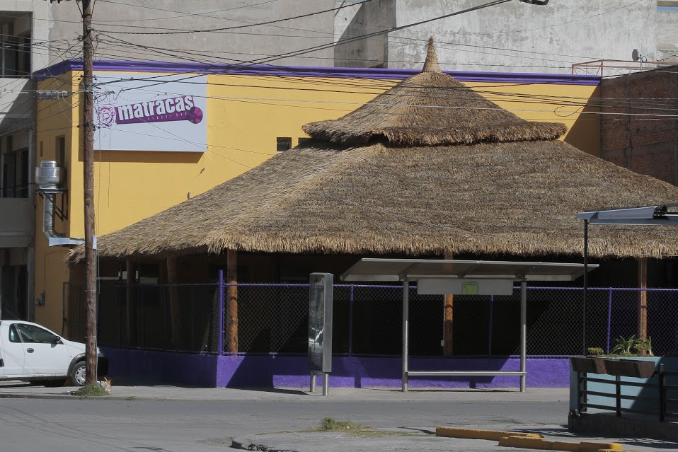 Un grupo de personas que habitan entre la Avenida Abasolo y Degollado se oponen a que el Bar Matracas sea abierto.