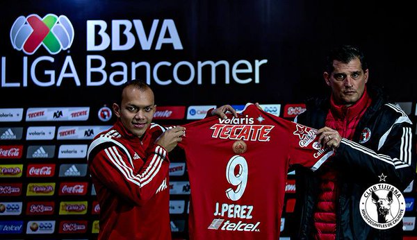 Juan Pérez en su presentación con Xolos 