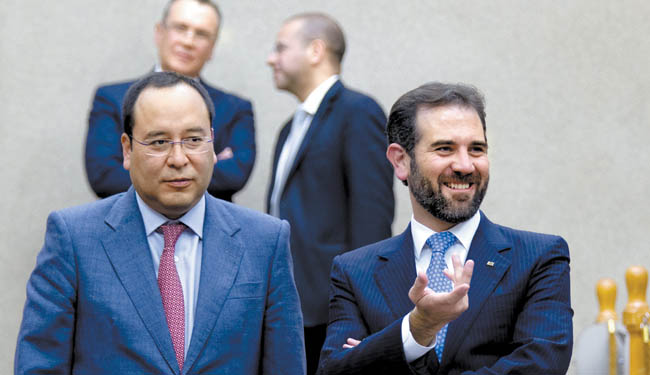Los consejeros Ciro Murayama y Lorenzo Córdova en la sesión de ayer. 