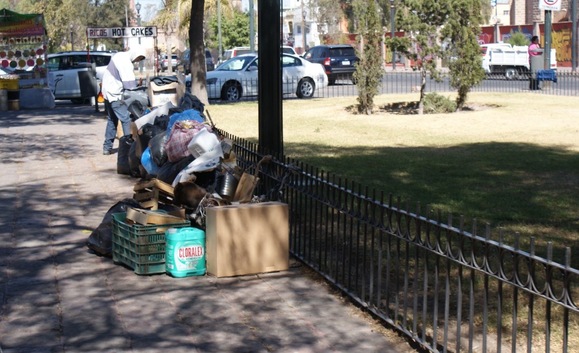 La basura se ha acumulado en SLP. 