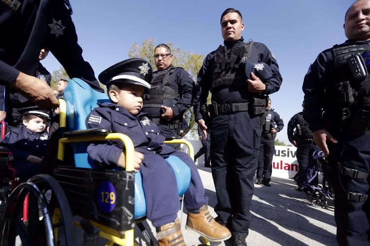 Los uniformados convivieron con los niños del CRIT