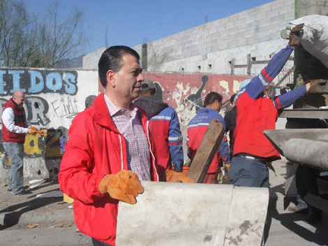 El legislador participó esta mañana en un programa de limpieza del municipio. 