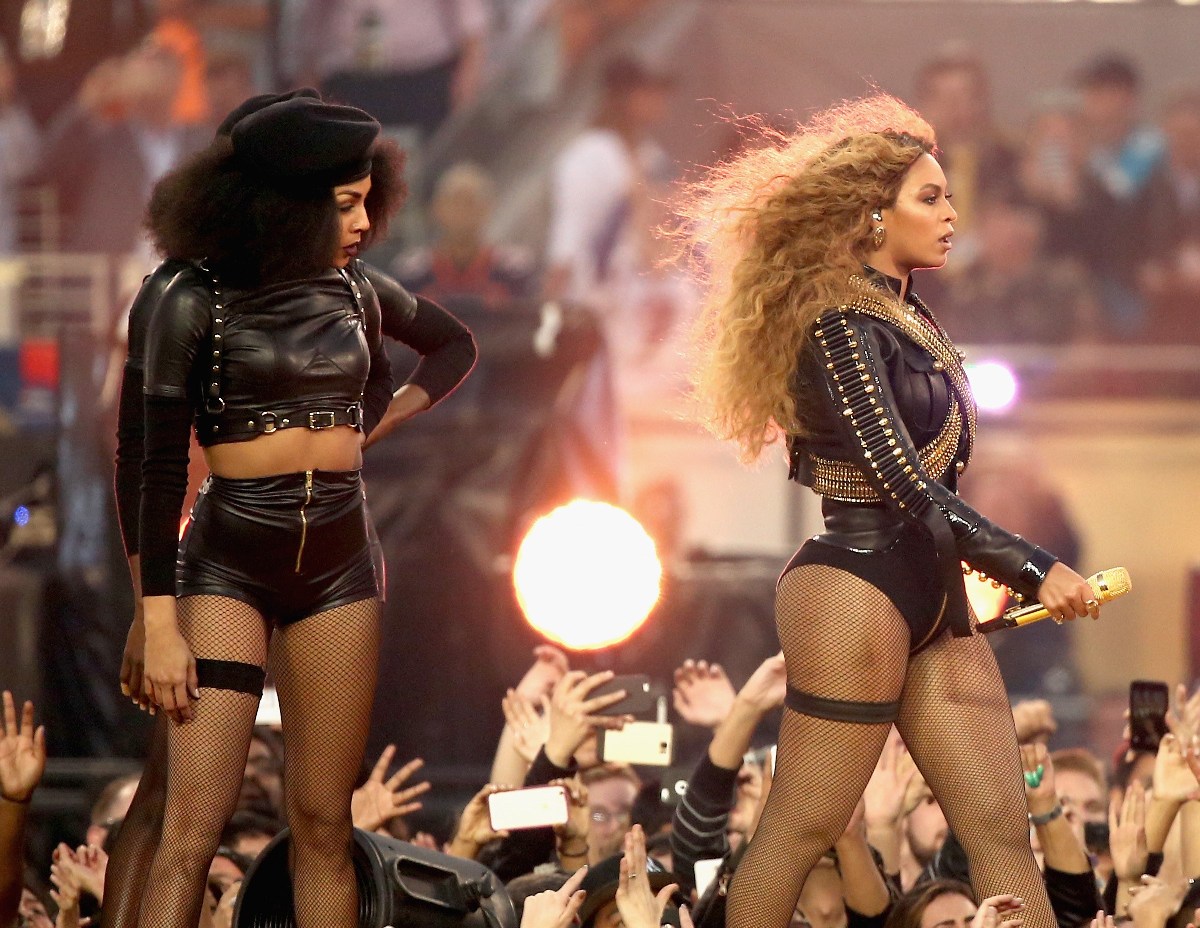 Beyoncé interpretó 'Formation' en el medio tiempo. 
