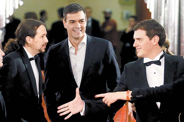 Pablo Iglesias (Podemos), Pedro Sánchez (PSOE) y Albert Rivera (Ciudadanos), en la gala cinematográfica.