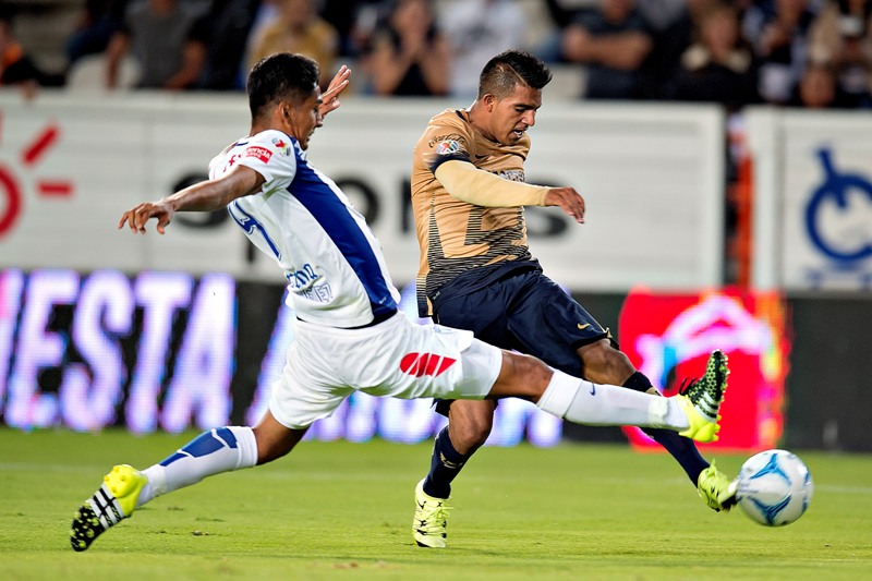 Pumas y Pachuca se enfrentan en Ciudad Universitaria 