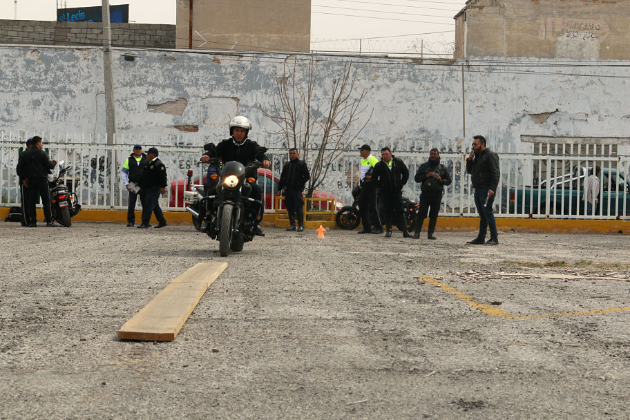 La Dirección de Tránsito de Torreón recibió capacitación en manejo de motocicletas.