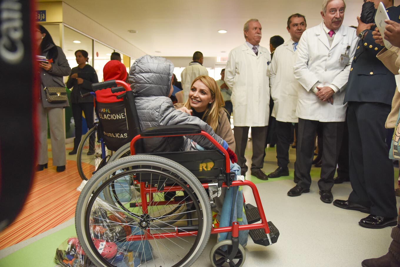 Angélica Rivera acudió al Hospital Infantil de México ‘Federico Gómez’ para supervisar los preparativos para la visita del Papa.