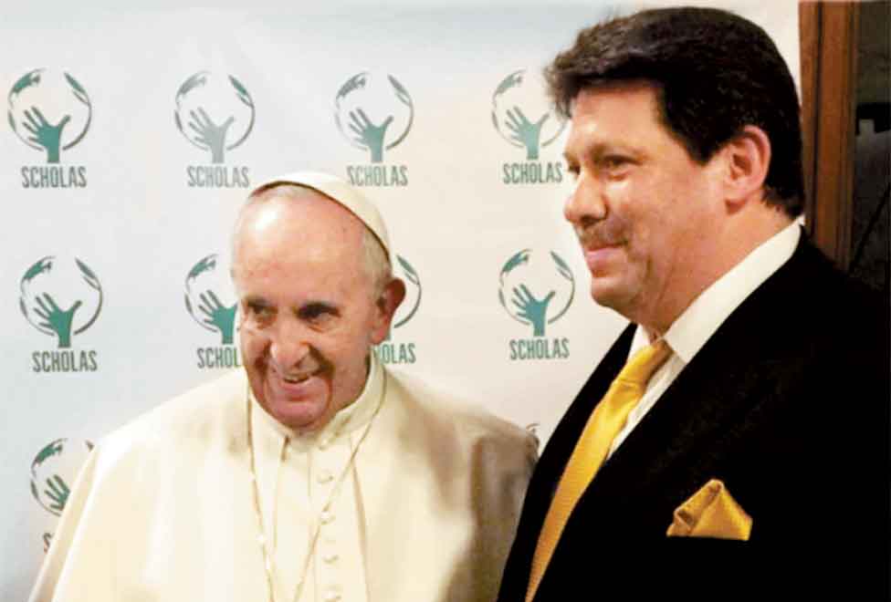 En méxico, Fundación Scholas Ocurrentes. Con motivo del lanzamiento en México de la Fundación Pontificia Scholas Ocurrentes, el papa recibió a Héctor 