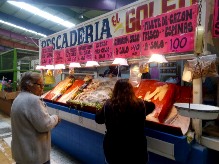 Comerciantes del Mercado Juárez a pesar del alza esperan tener buenas ventas.
