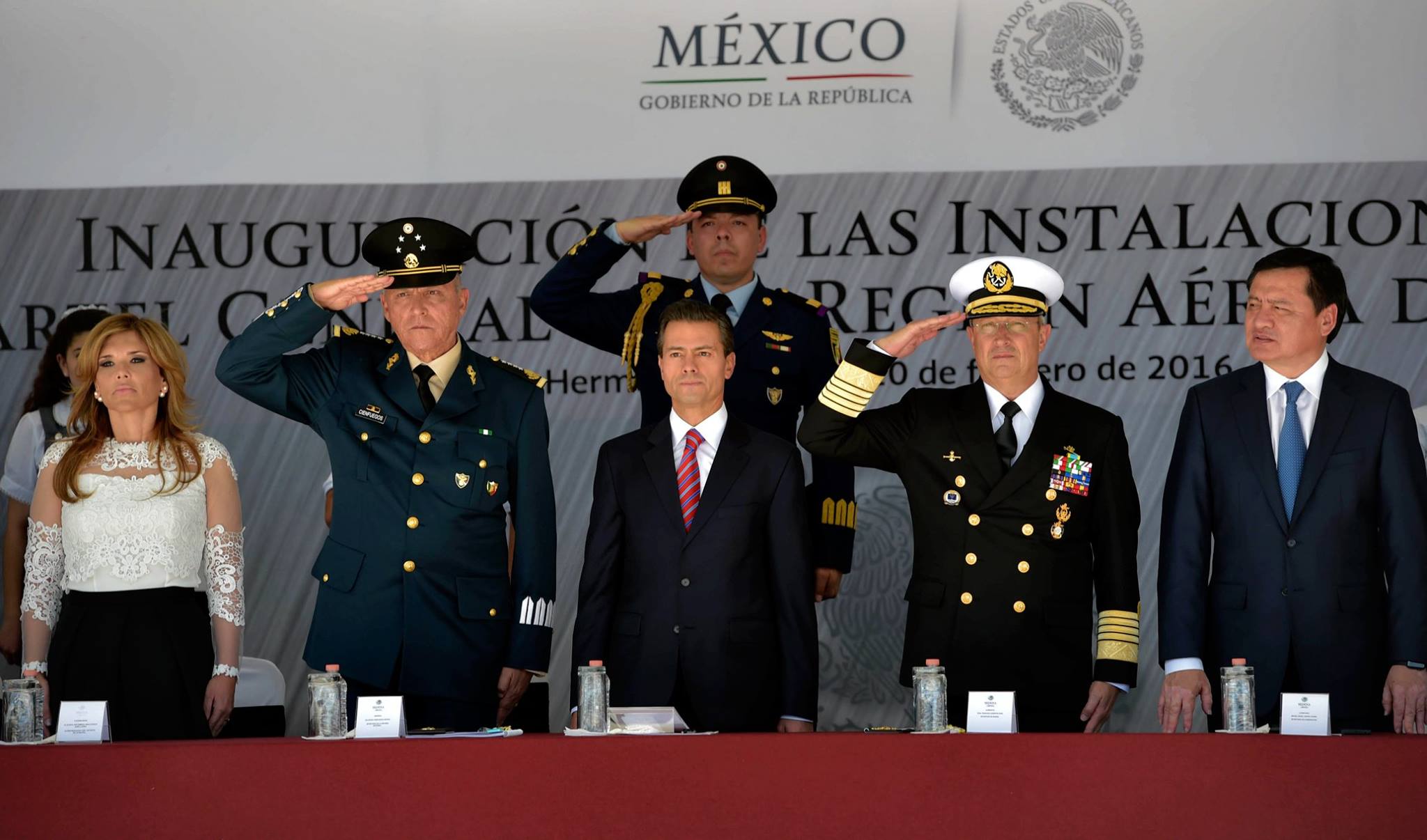 Enrique Peña Nieto durante la conmemoración del 101 aniversario del Día de la Fuerza Aérea Mexicana.