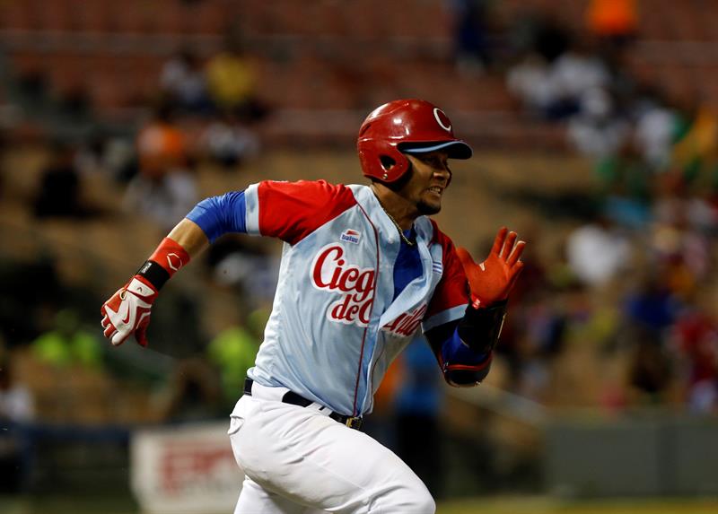 El pelotero cubano, Yulieski Gourriel, durante un juego contra Venados de Mazatlán