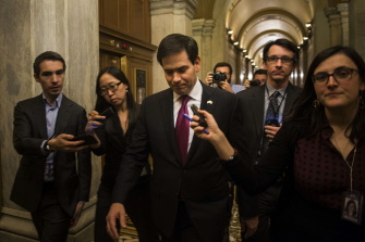 El senador y aspirante republicano a la presidencia, Marco Rubio, responde a la prensa tras votar las sanciones en el Senado en Washington