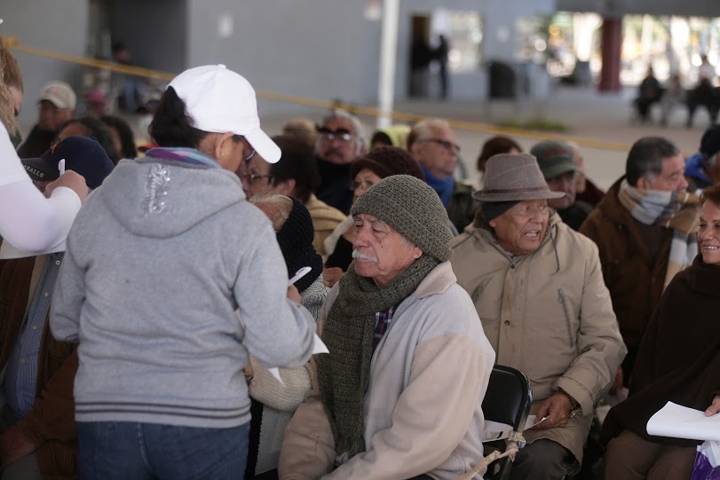 Arranca entrega de Bienevales 2016 a adultos mayores