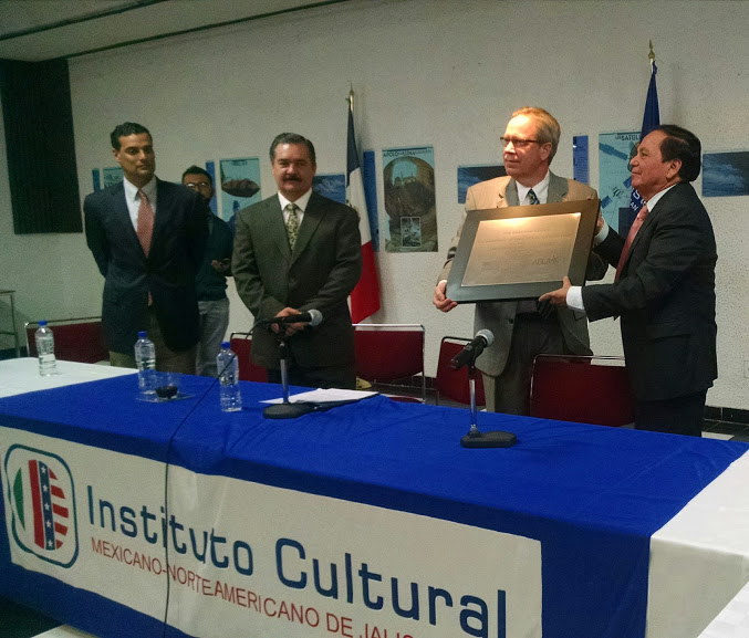 Actualmente 7 de cada 100 mexicanos hablan inglés, una cifra que alentó al gobierno estadunidense a incrementar sus estrategias para la promoción del 