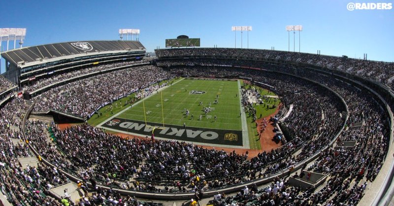 Vista panorámica del estadio O.Co Coliseum, casa de los Raiders