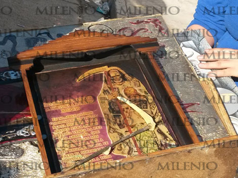 El reo fabricaba, entre otras cosas, repujados de la santa muerte.