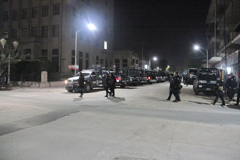 Policías federales llegaron la noche de este jueves a Torreón.