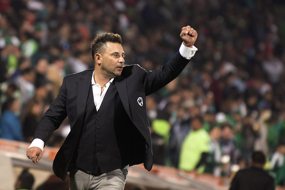 Antonio Mohamed contento con el triunfo en una cancha complicada como el Estadio Corona.