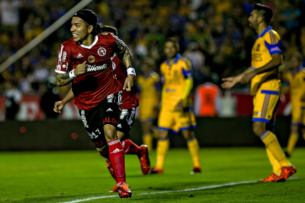 Celebración de Dayro Moreno tras poner el marcador Tigres 0-1 Xolos 