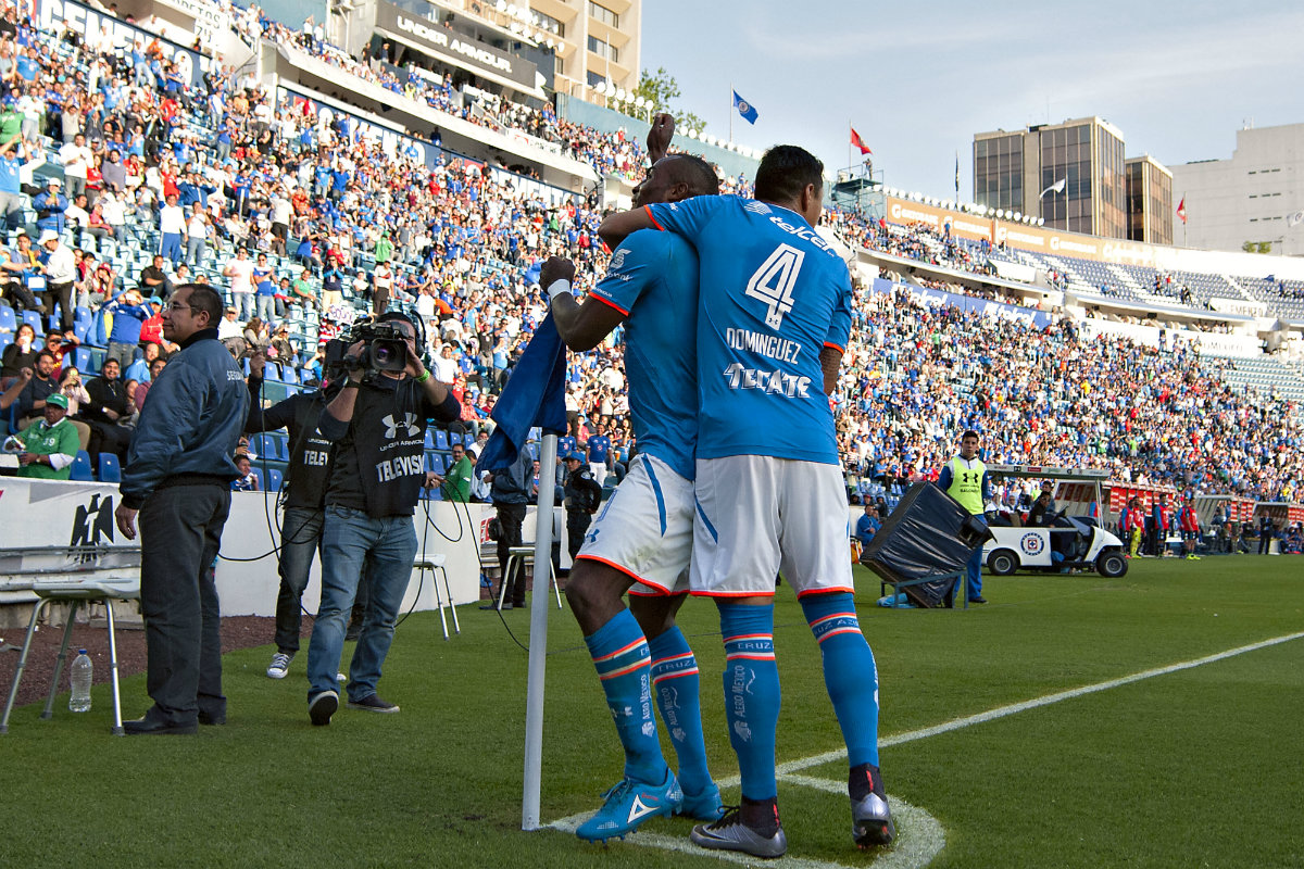 Cruz Azul se adelantó en el primero tiempo ante Querétaro 
