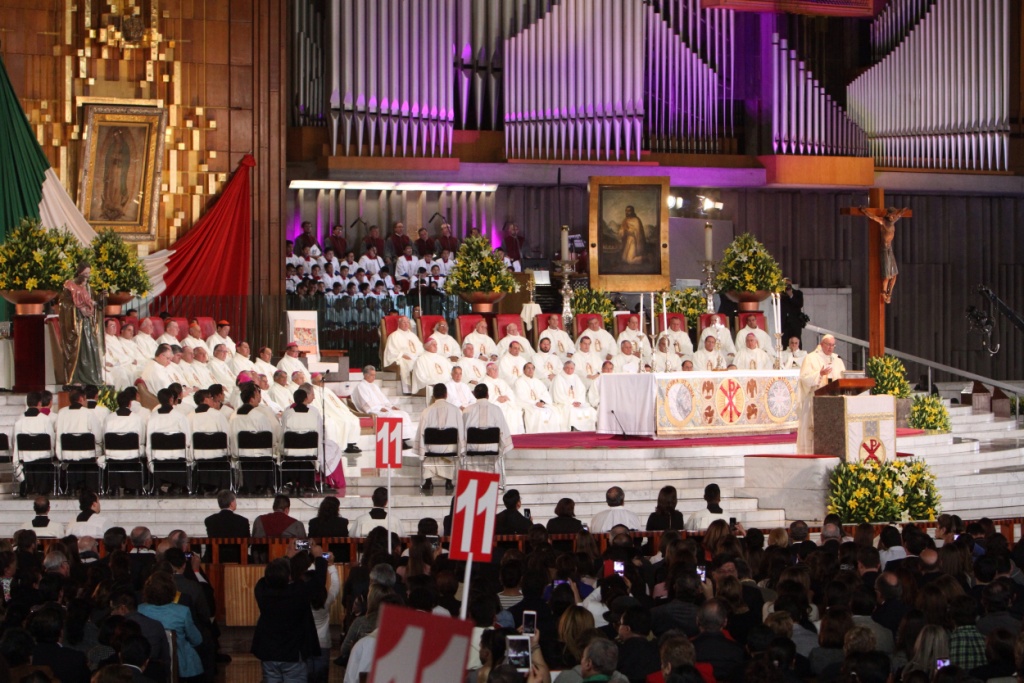  La misa que el Papa Francisco oficia en la Basílica de Guadalupe.