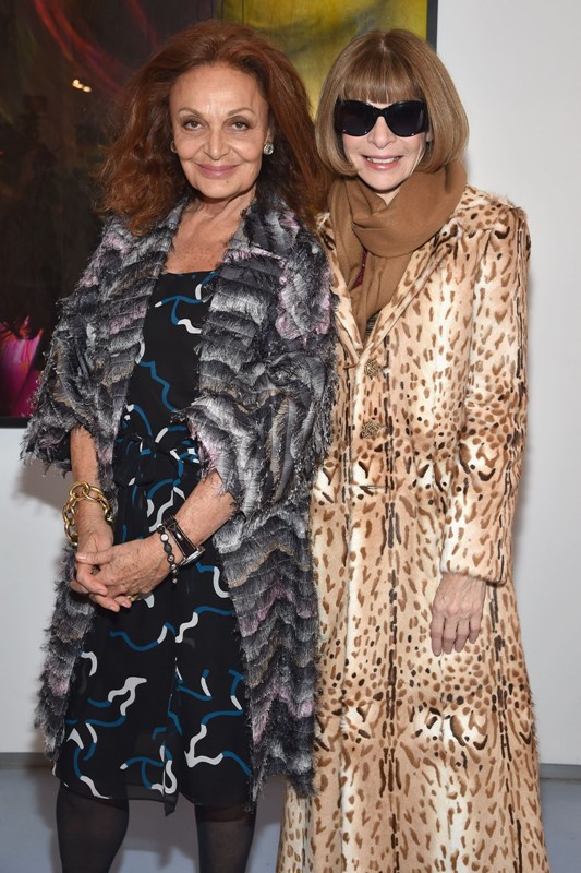 Diane Von Furstenberg y Anna Wintour se encontraron en el backstage de la pasarela. 
