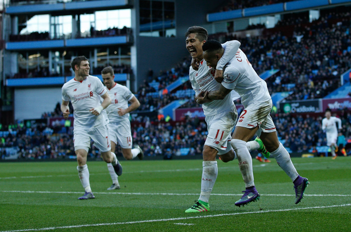 Nathaniel Clyne celebrando el quinto gol del Liverpool ante el Aston Villa 