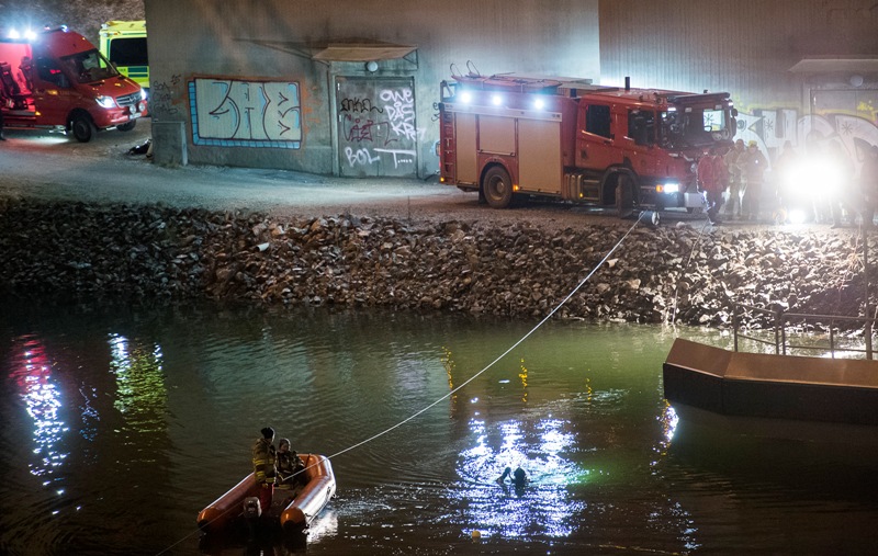 El trágico accidente se reportó por la noche en la capital finlandesa.