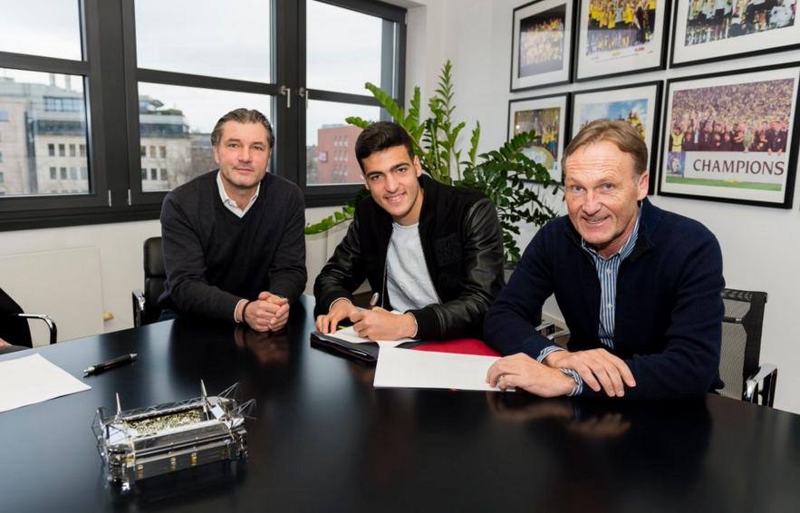 Mikel Merino firmó con el Borussia Dortmund