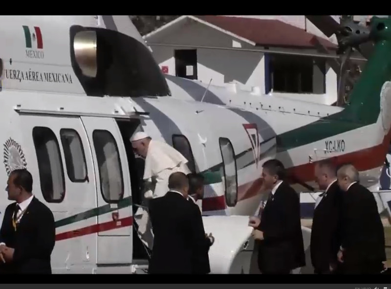 El Papa llegó al estadio Víctor Manuel Reyna abordo de un helicóptero.