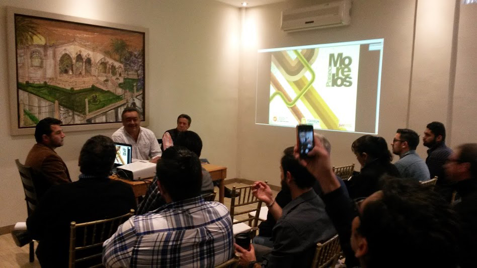Reunión de comerciantes de la Morelos con la constructora. 