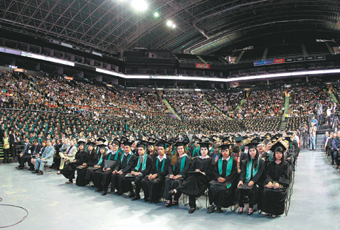 Ayer se llevó a cabo la graduación de estudiantes del Conalep.